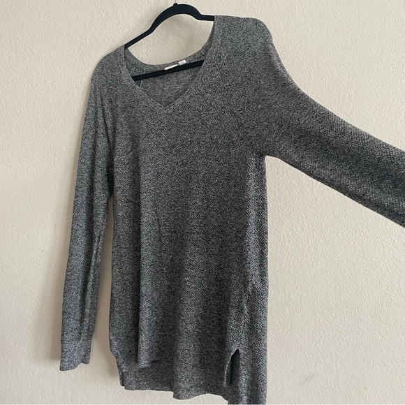 Gap woman’s Gray V-Neck Sweater top XL long tunic thin casual transition piece - Picture 6 of 7